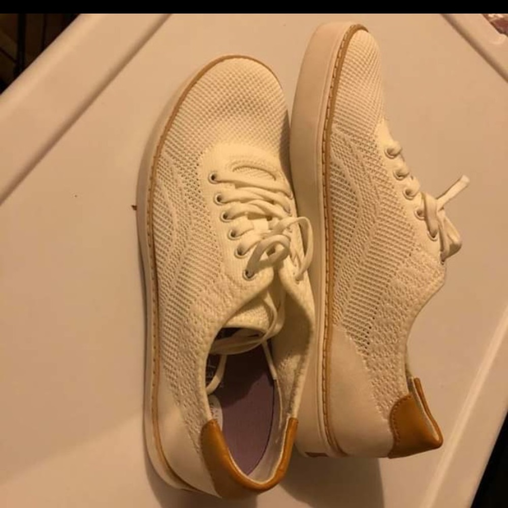 NEW DR Scholl’s white tennis shoes size 8